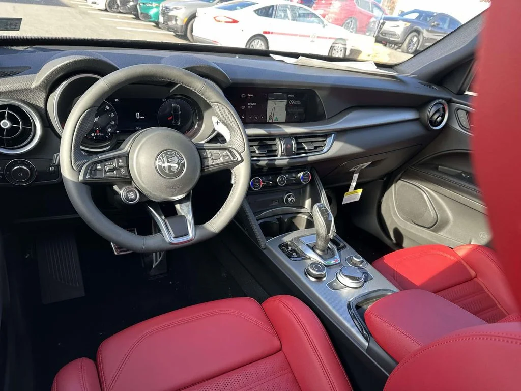 2025 Alfa Romeo Stelvio Base - Photo 2