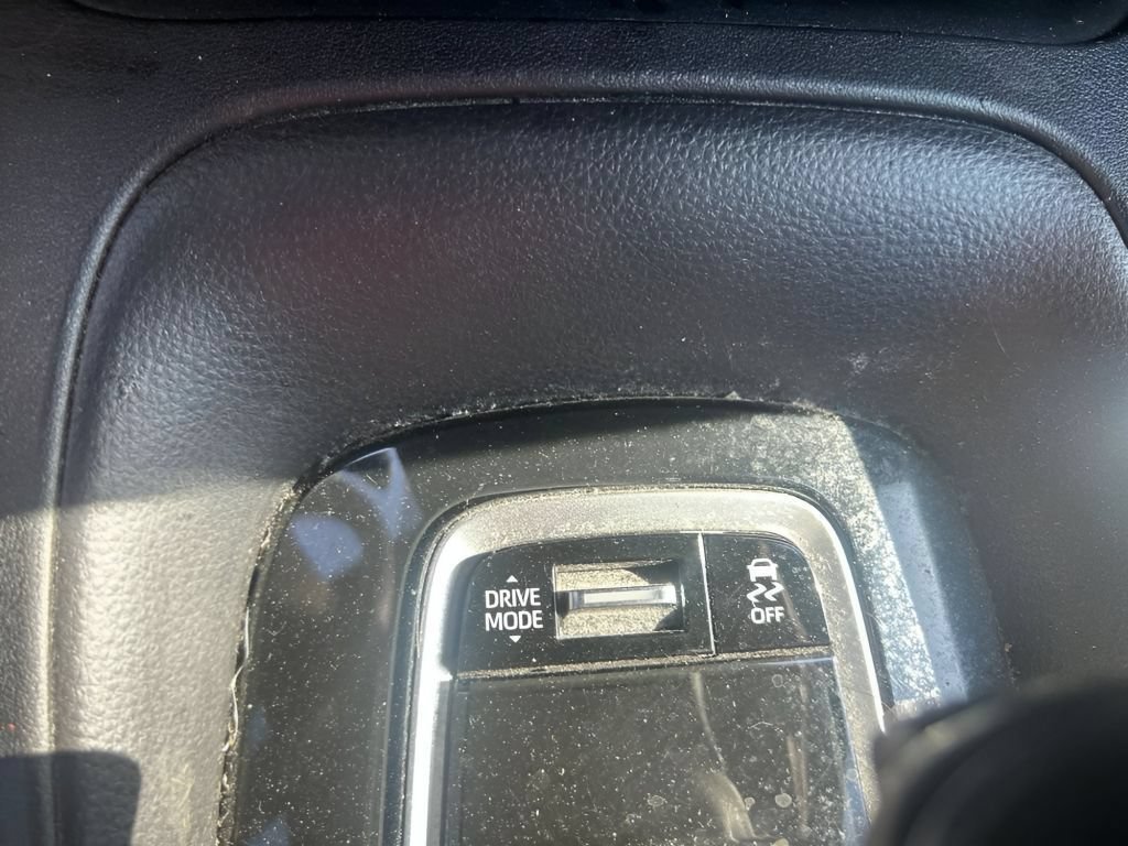 Used 2025 Ice Cap Toyota SE image 27