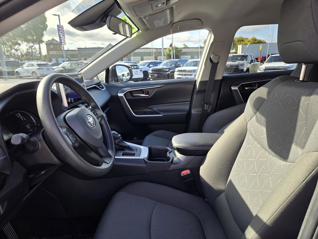 Used 2025 Ice Cap Toyota XLE image 26