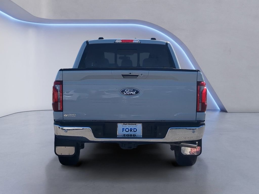 Used 2024  Ford Lariat image 6