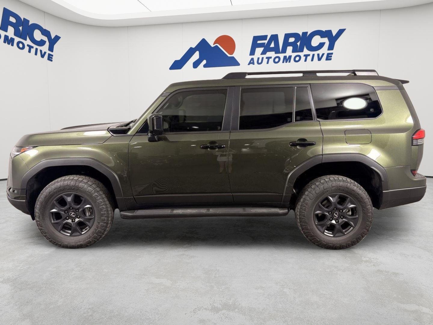 Used 2025 Nori Green Pearl Lexus GX 550 Overtrail image 2