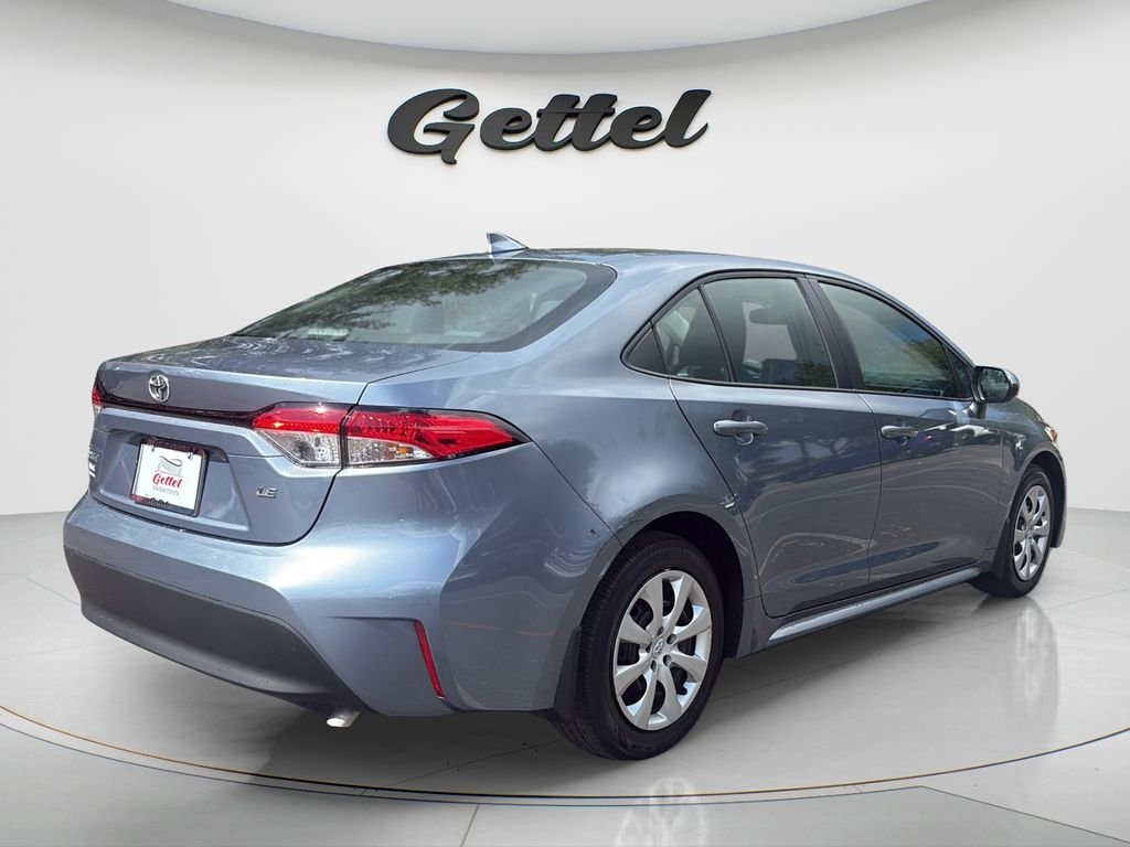 Used 2025  Toyota LE image 5