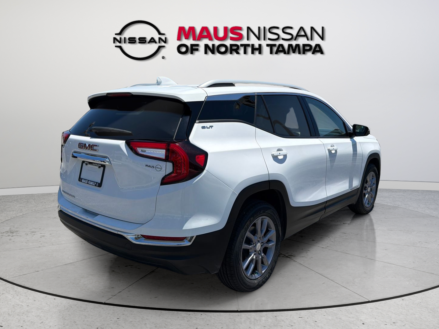 Used 2024 White GMC SLT image 8