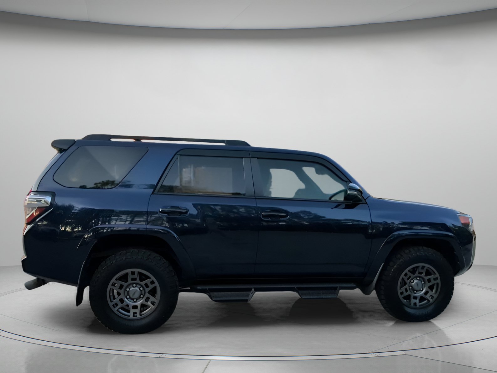 Used 2020 Nautical Blue Metallic Toyota Venture image 30