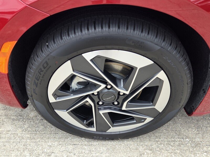New 2027 Red Hot Pearl-Coat Exterior Paint Chrysler LIMITED FWD image 9