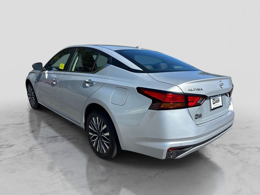 Used 2024 Silver Nissan 2.5 SV image 3