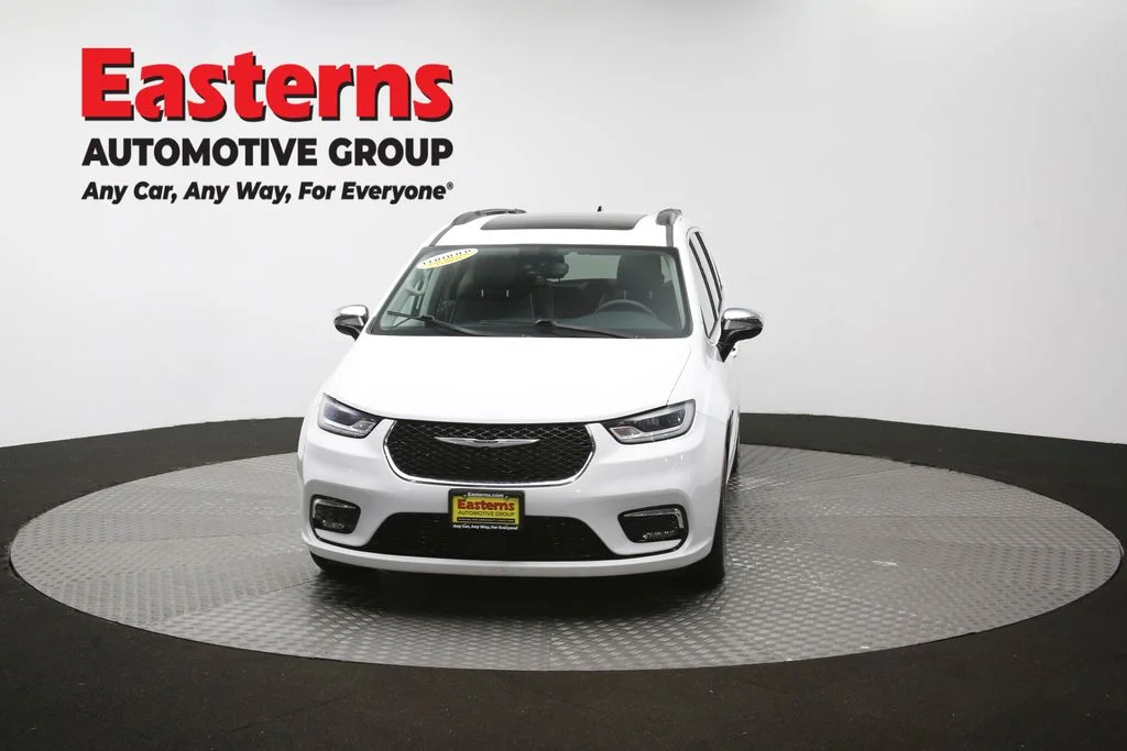 Used 2023 White Chrysler Limited image 56