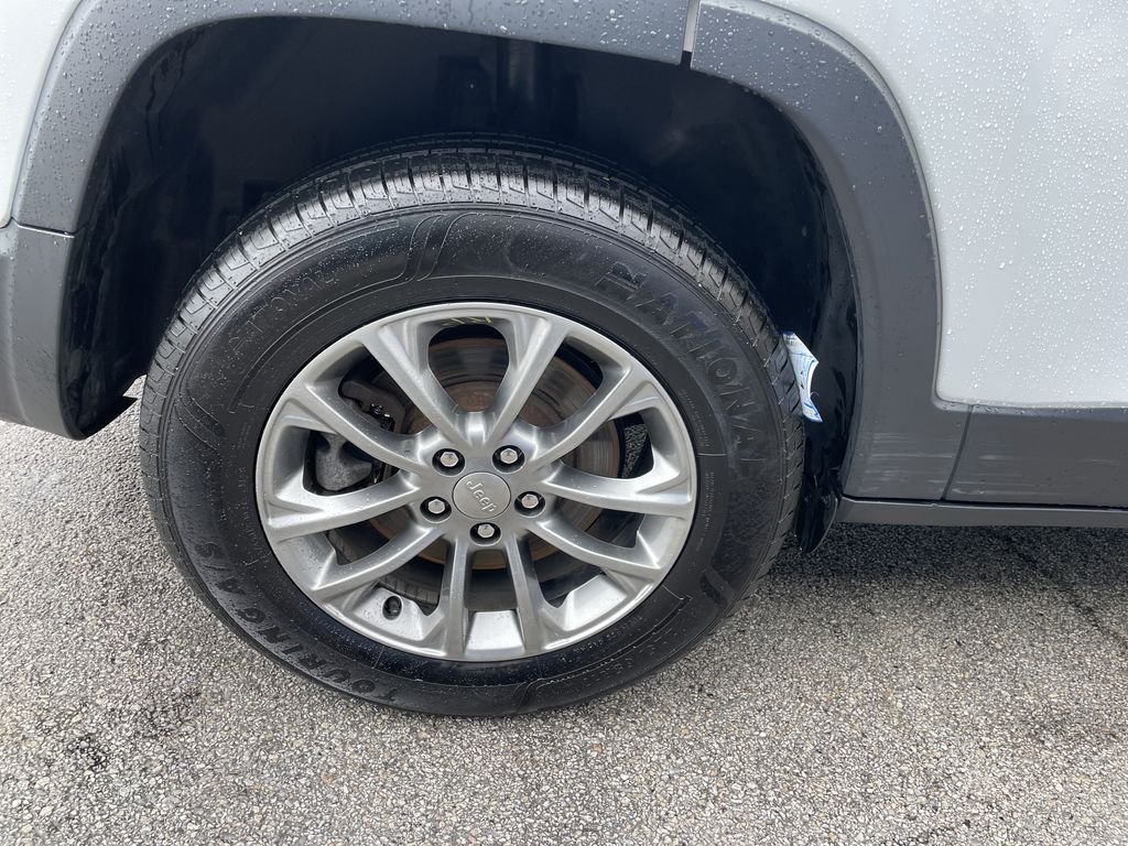 Certified Used 2019 White Jeep Latitude Plus image 12