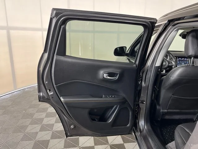 Used 2018 Gray Jeep Limited image 33