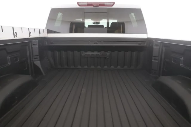 Used 2024 White GMC AT4 image 31
