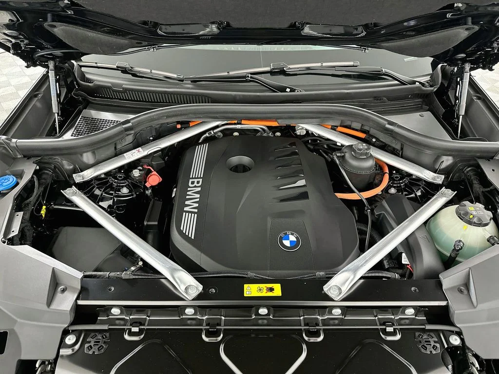 New 2026 Black Sapphire Metallic BMW xDrive50e image 29