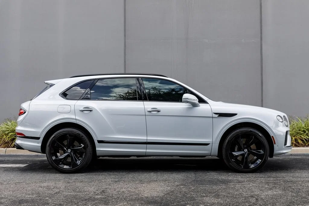 Used 2023 White Bentley V8 image 6