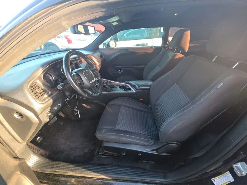Used 2018 Pitch Black Clearcoat Dodge SXT image 23