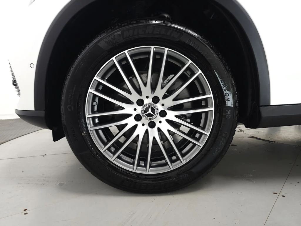 Certified Used 2026 Polar White Mercedes-Benz GLC 300 image 32