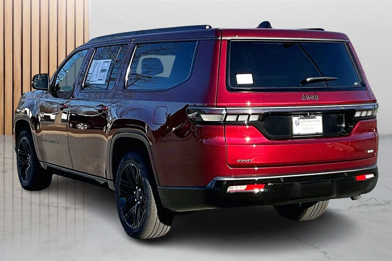 New 2026 Velvet Red Pearl-Coat Exterior Paint Jeep Limited Reserve 29D image 7