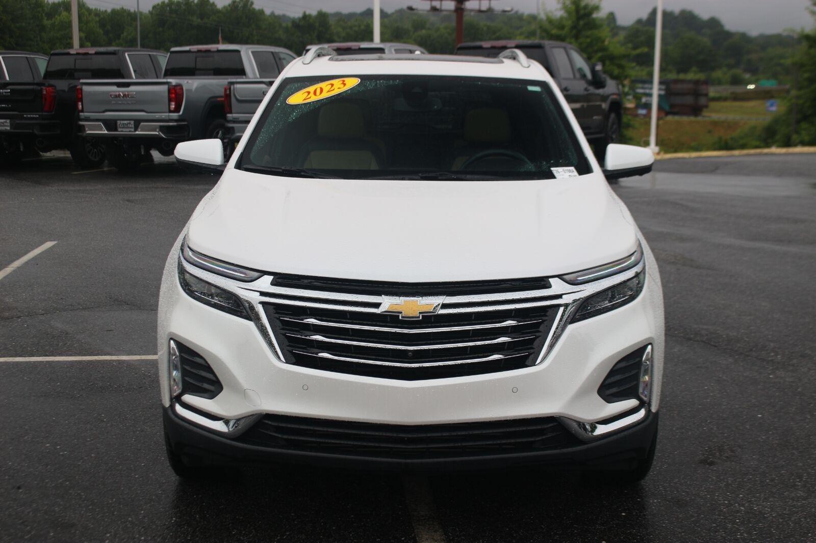 Used 2023 Iridescent Pearl Tricoat Chevrolet Premier image 2