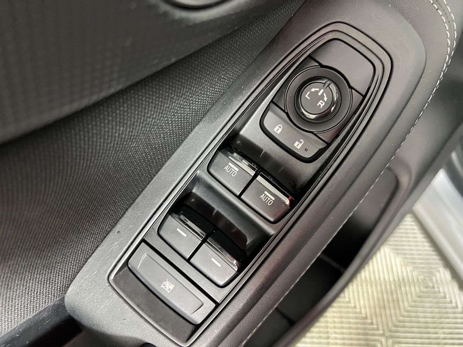 Used 2023 Ice Silver Metallic Subaru Premium image 15