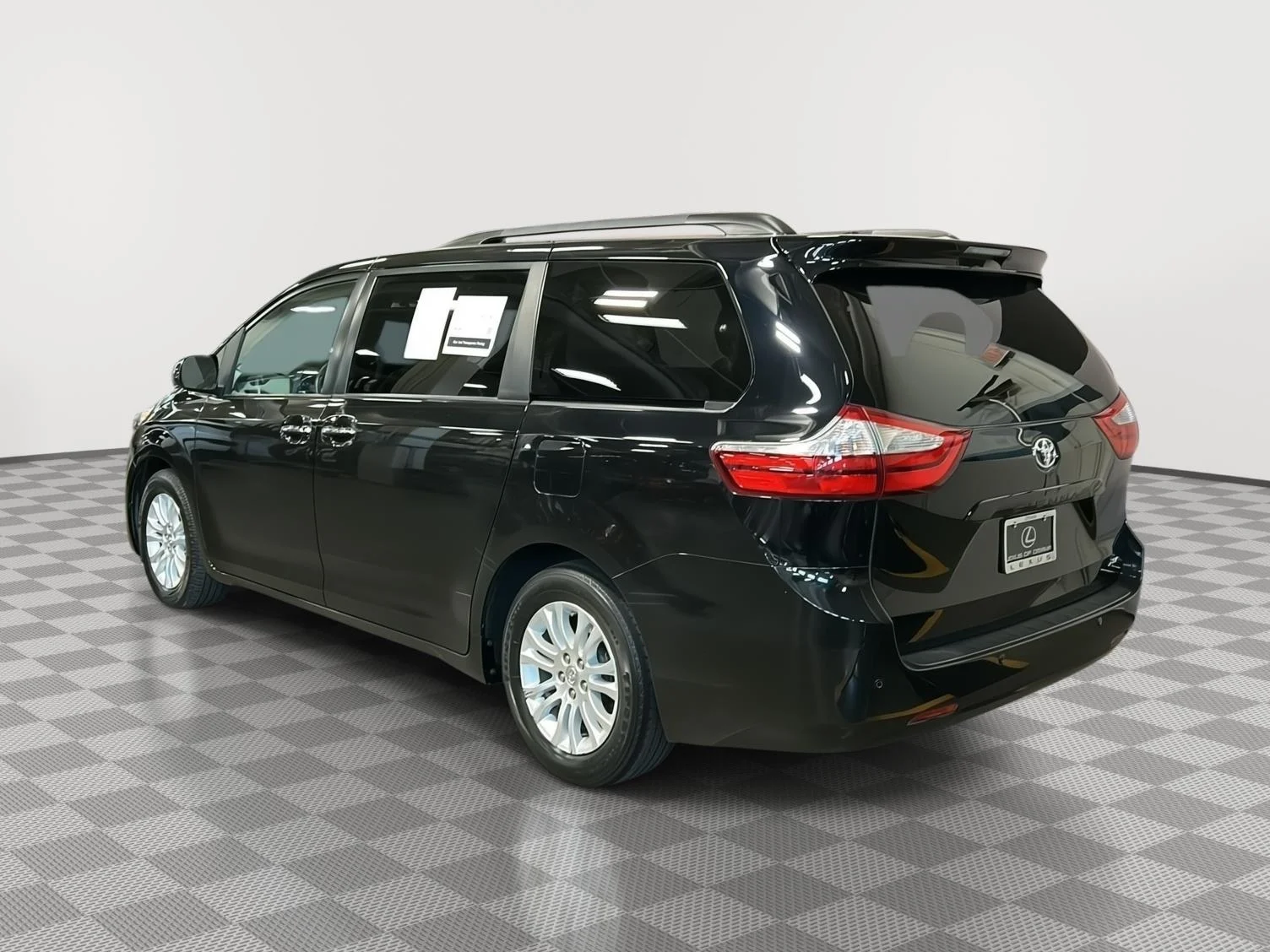 Used 2017 Midnight Black Metallic Toyota XLE Premium image 27