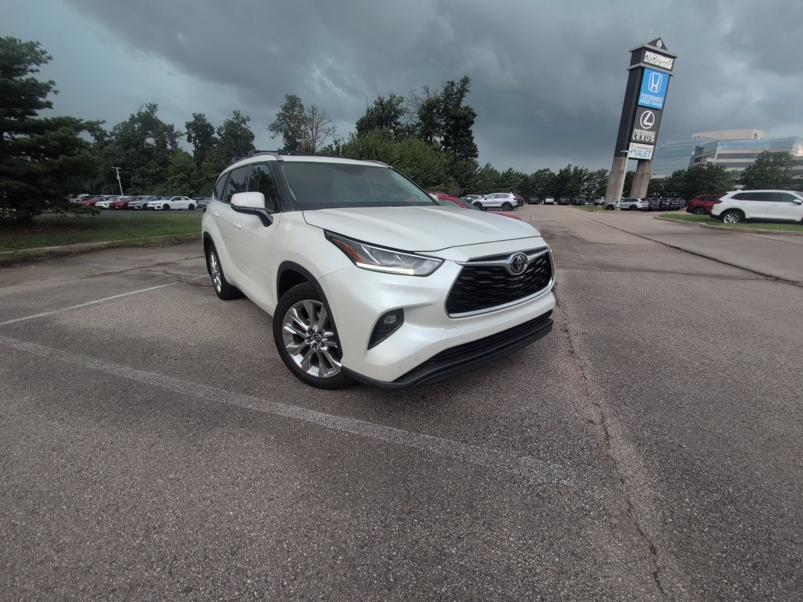 Used 2020 Blizzard Pearl Toyota Limited image 22