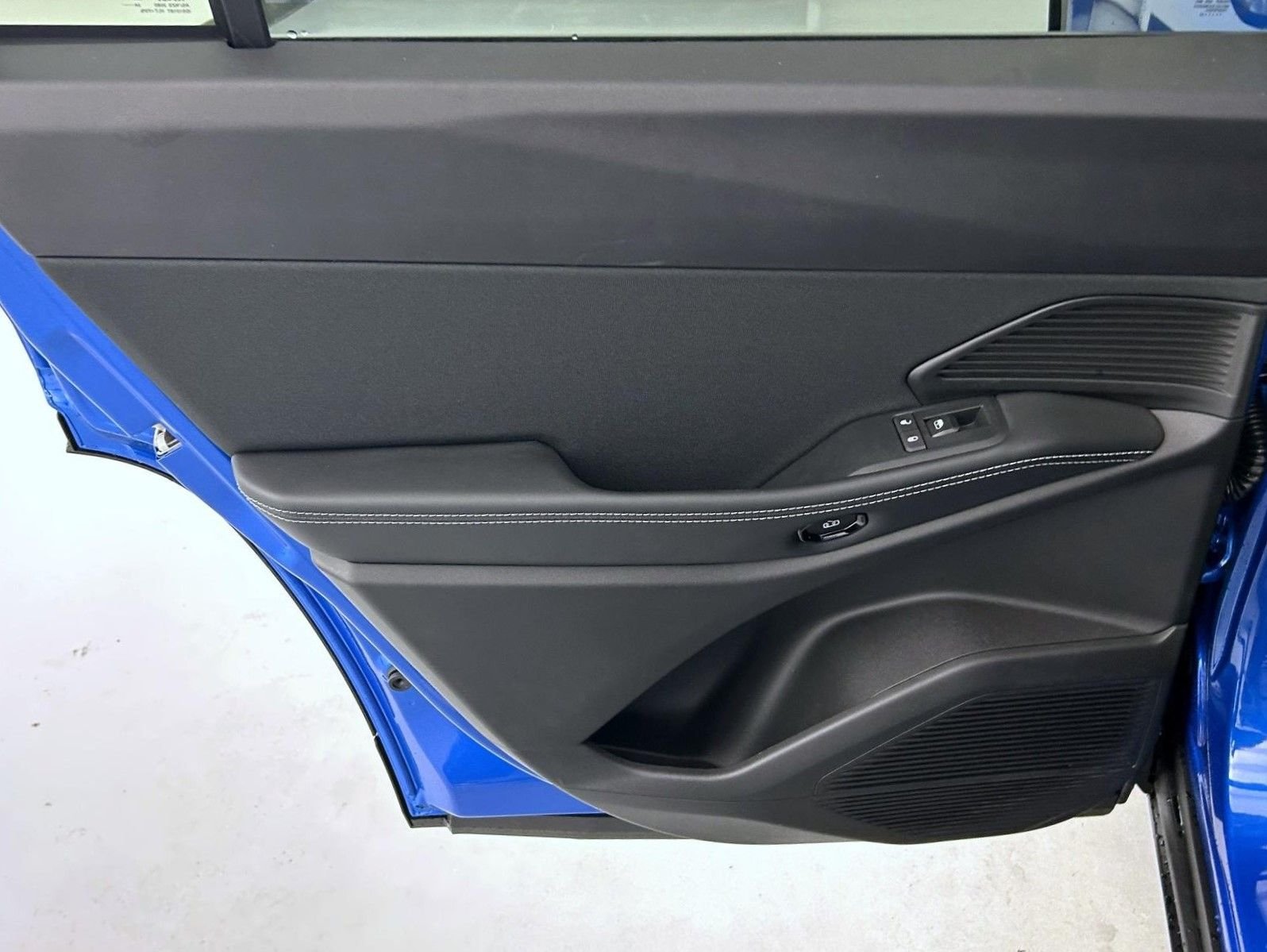 New 2026 Hydro Blue Pearl-Coat Exterior Paint Jeep Laredo image 20