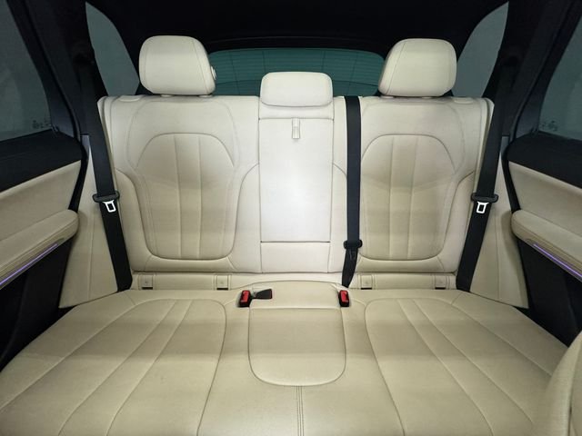 Used 2021 Alpine White BMW sDrive40i image 7