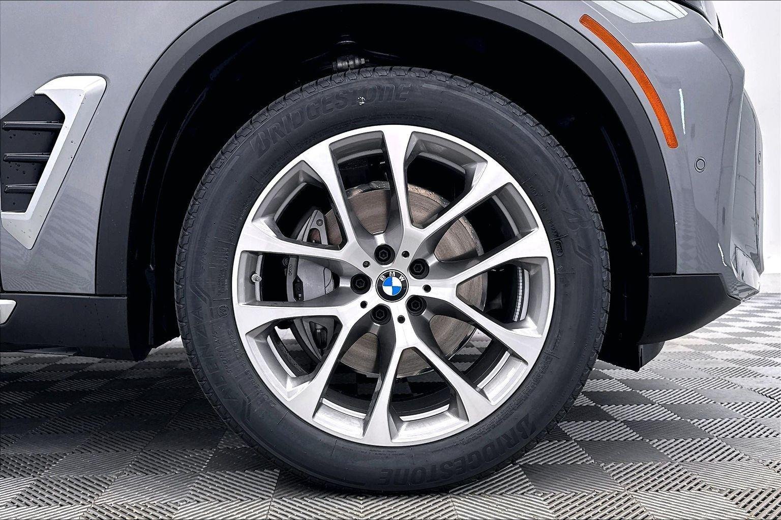 New 2026 Skyscraper Grey Metallic BMW xDrive40i image 37