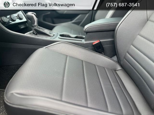 Used 2023 Pyrite Silver Metallic Volkswagen 1.5T SE image 23