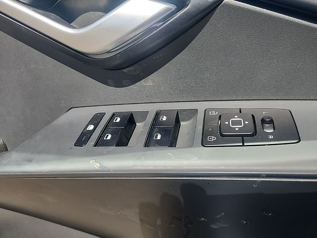 Used 2025 White Kia LX image 26