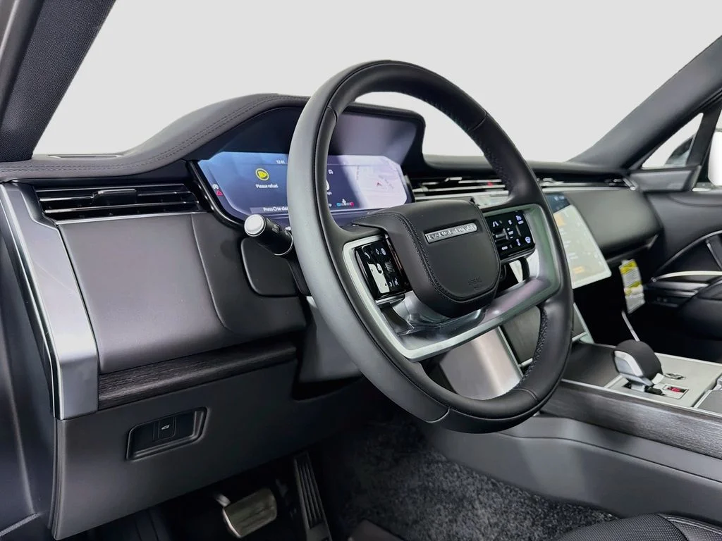 New 2026 Santorini Black Land Rover SE image 9