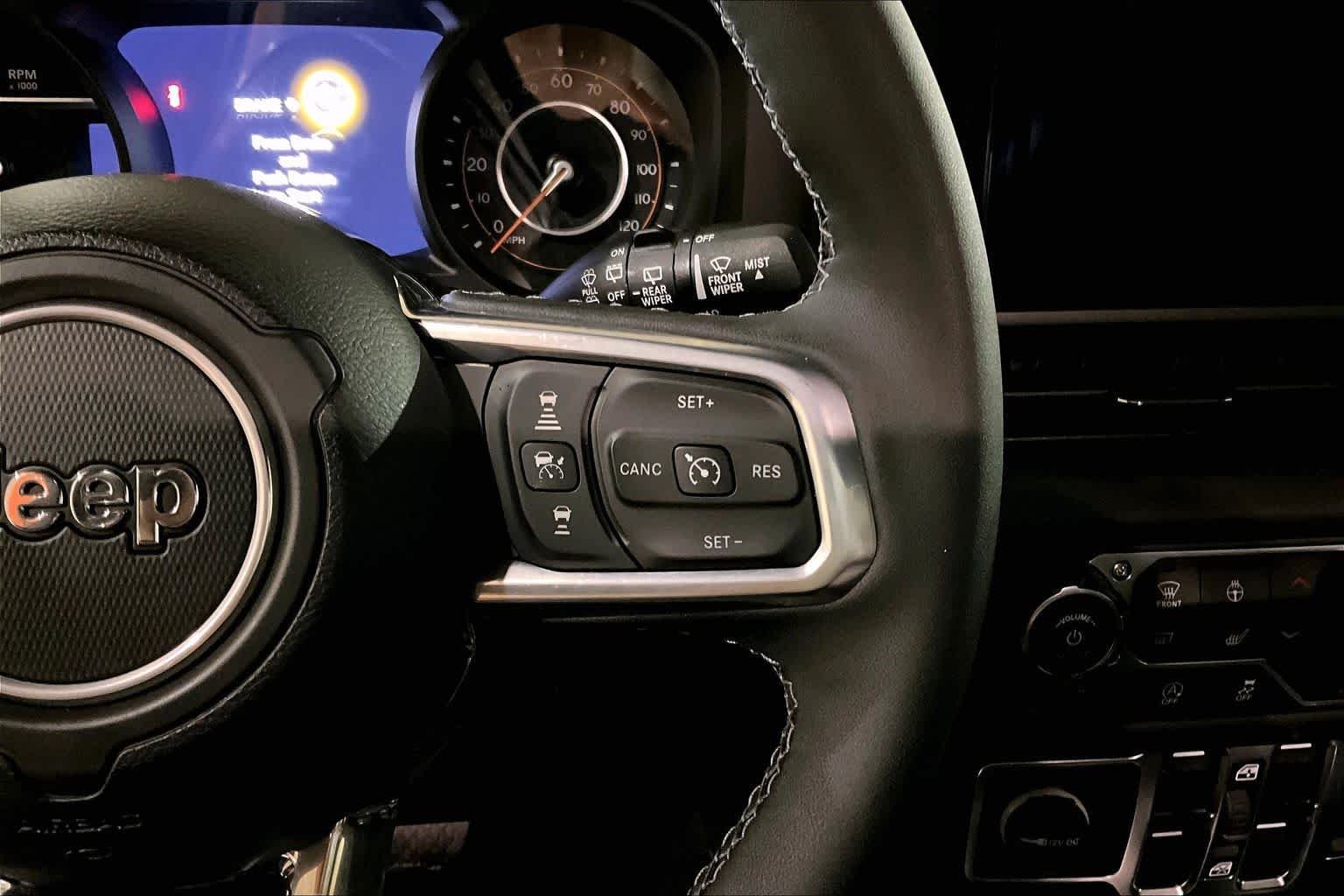 Used 2025 Joose Jeep Sahara image 23