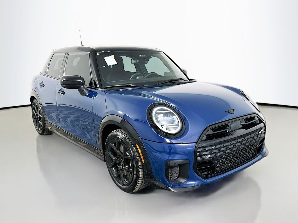 New 2026 MINI 4 Door Iconic Sportshatch in Austin #2X82002 | MINI