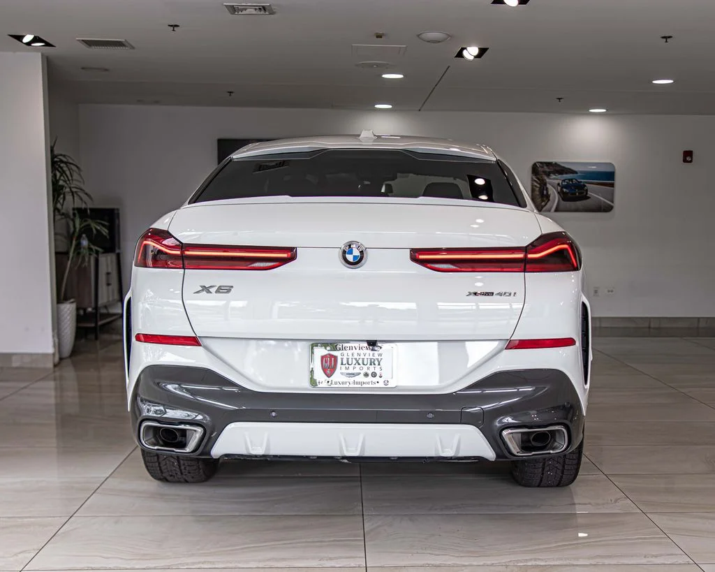 Used 2024 White BMW xDrive40i image 13