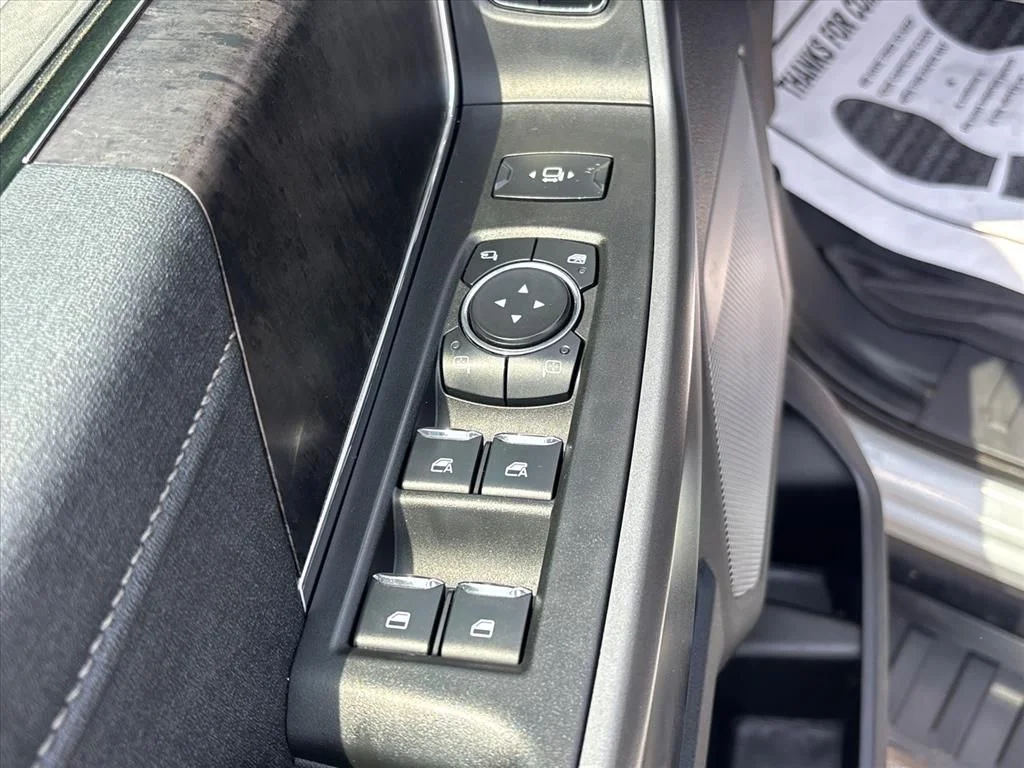 Used 2025 Gray Ford Lariat image 27