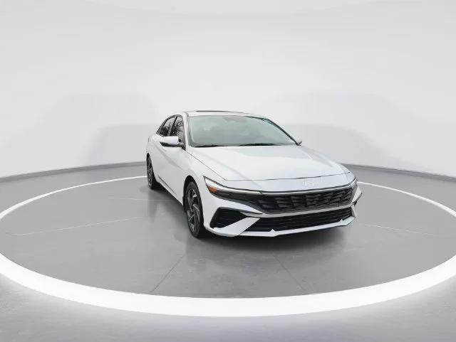 Used 2025 White Hyundai Limited image 2