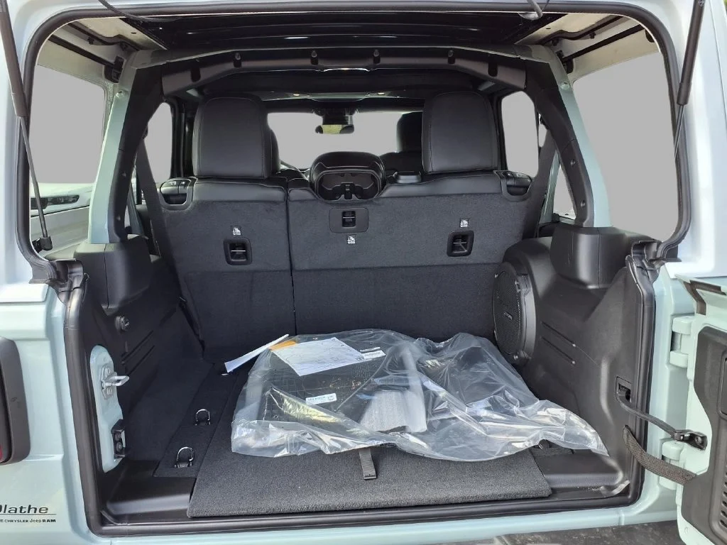 New 2027 Earl Clearcoat Jeep Rubicon X image 24