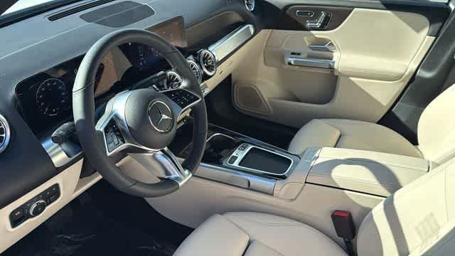 Certified Used 2025 Polar White Mercedes-Benz GLB 250 image 26