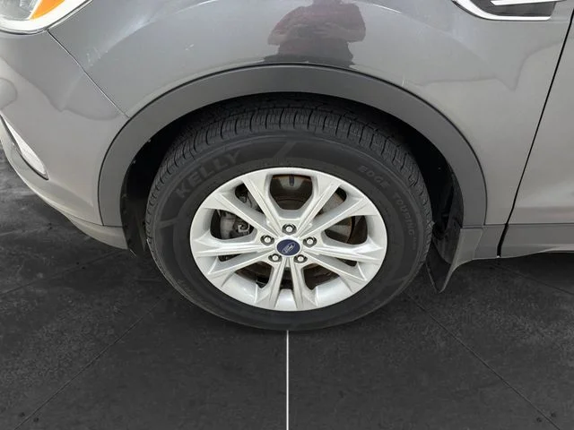Used 2018 Gray Ford SE image 9