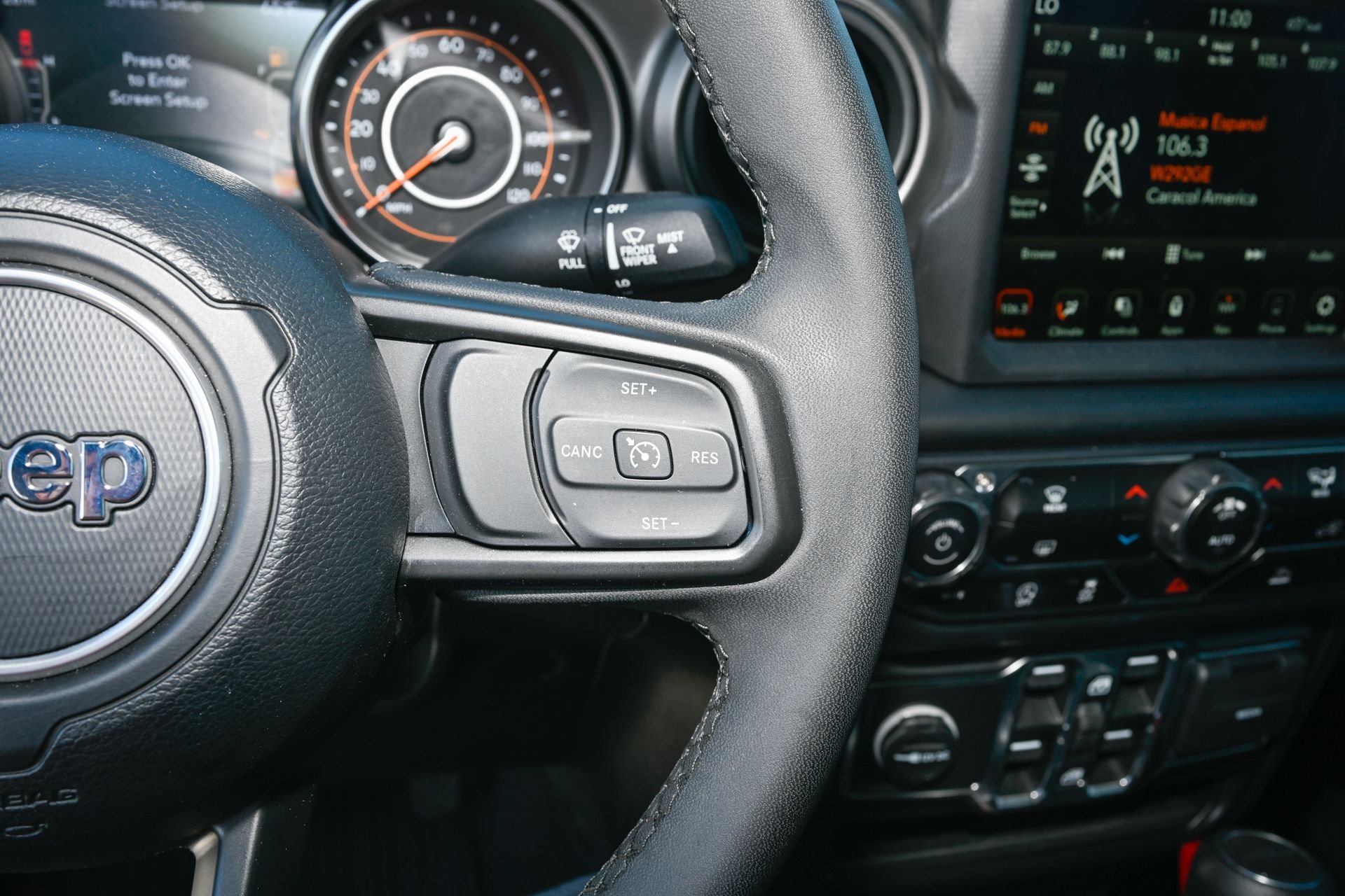 Used 2023 White/off-white Jeep Sport S image 28