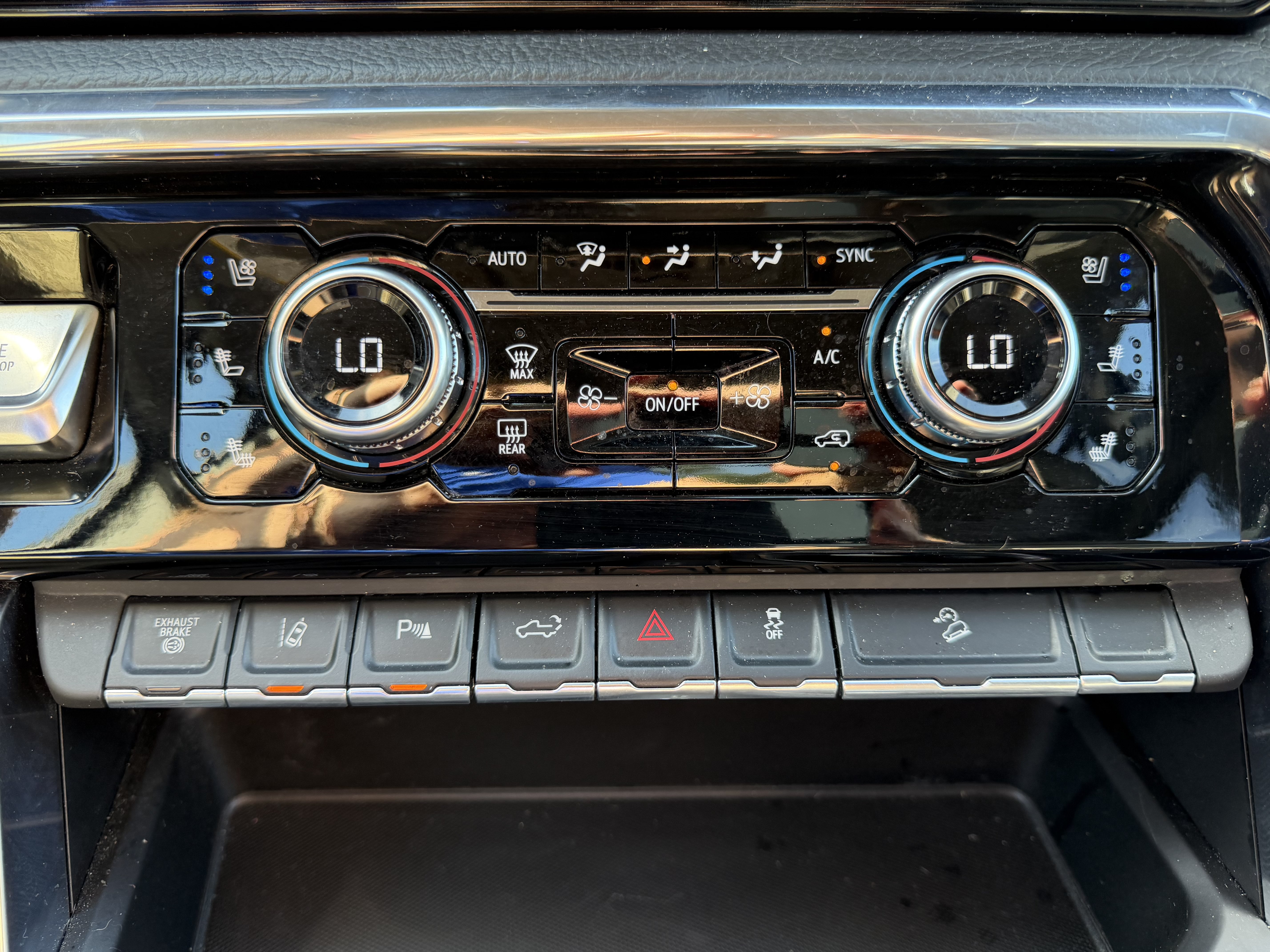 Used 2024 Sterling Metallic GMC Denali image 18
