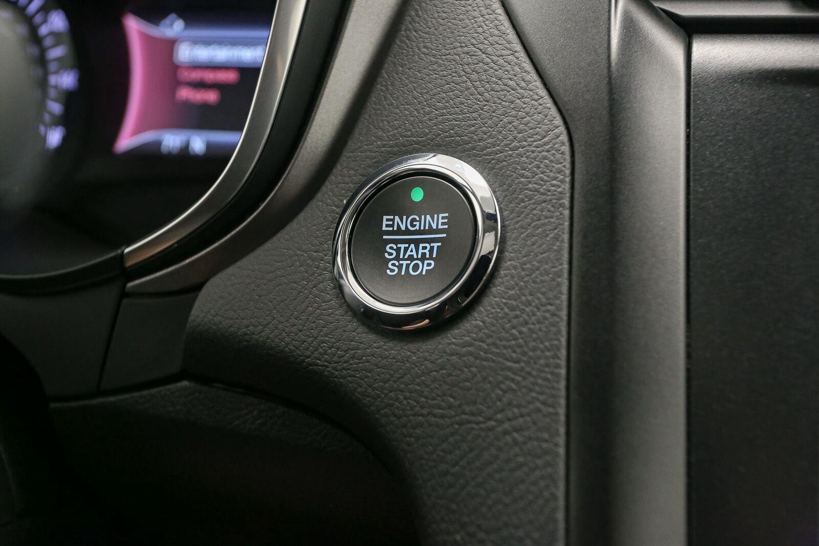 Used 2020 Iconic Silver Ford SE image 29