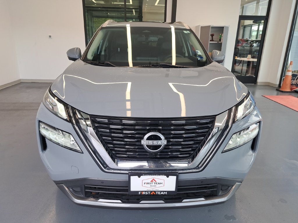 Used 2023 Gray Nissan SL image 12