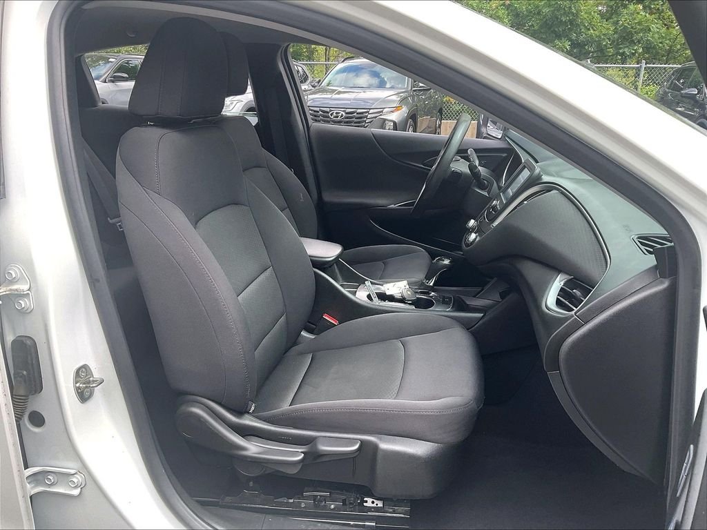 Used 2017 White Chevrolet LS image 11