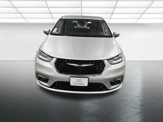 Used 2023 Silver Chrysler Touring L image 9