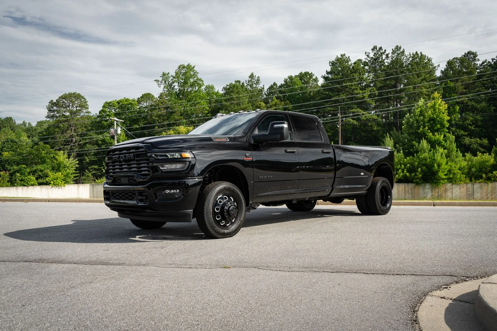 New 2026 Diamond Black Crystal Pearl-Coat Exterior Paint RAM Big Horn image 3