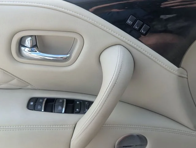 Used 2024 White INFINITI Sensory image 27