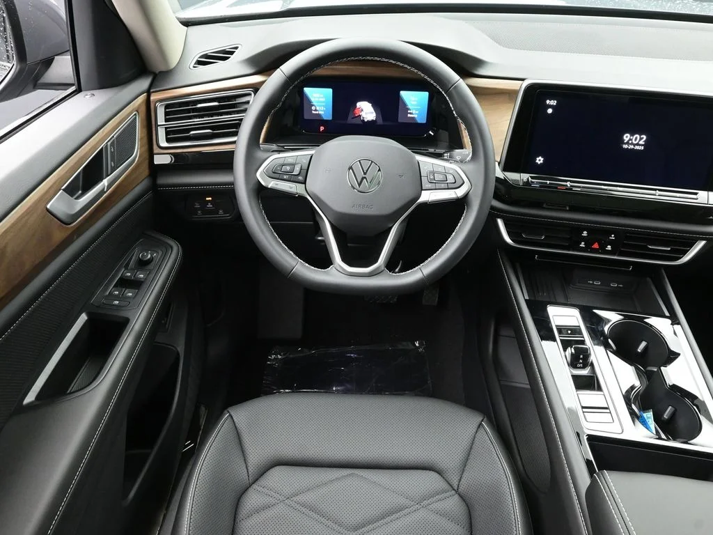 Used 2026  Volkswagen 2.0T SE w/Technology image 17