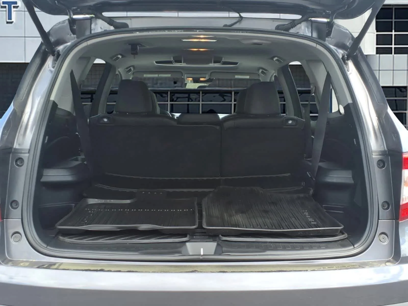 Used 2022 Modern Steel Metallic Honda Touring 8-Passenger image 6