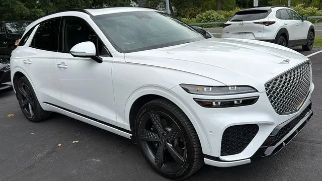Used 2023 White Genesis 2.5T image 3