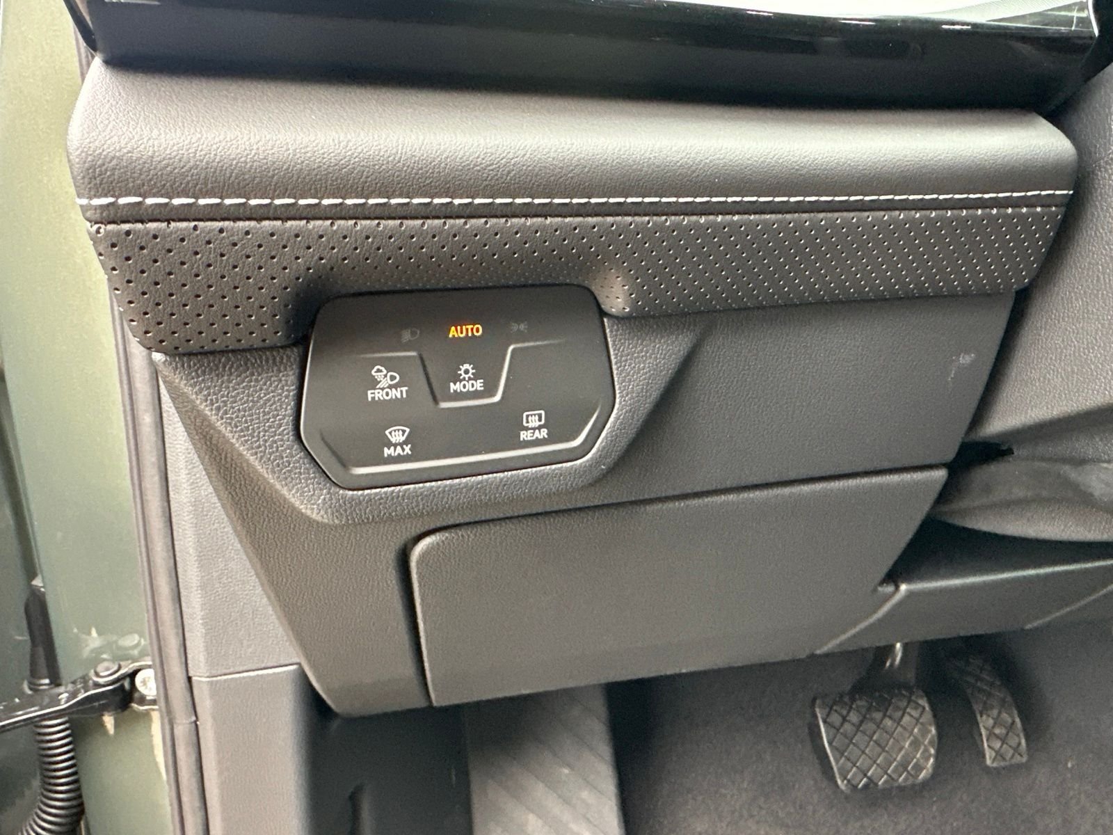 New 2026 Green Volkswagen 2.0T SE w/Technology image 14