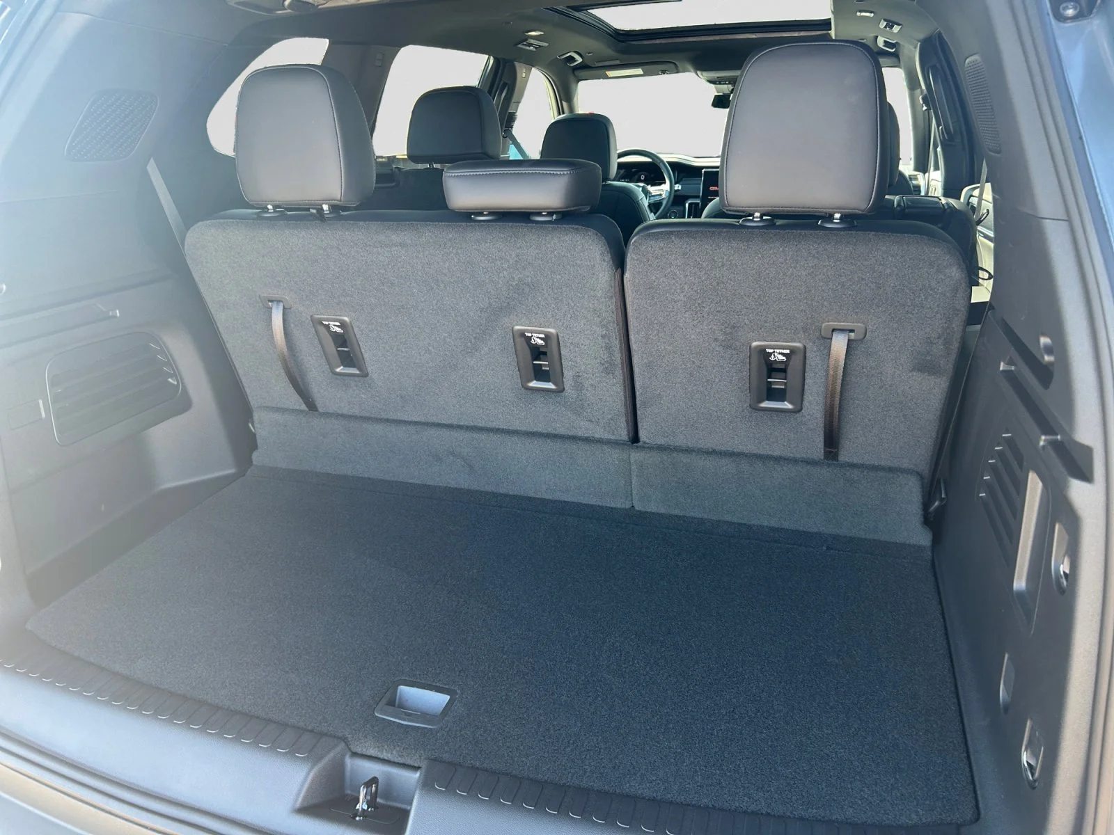 New 2026 Sterling Metallic GMC Elevation AWD image 10